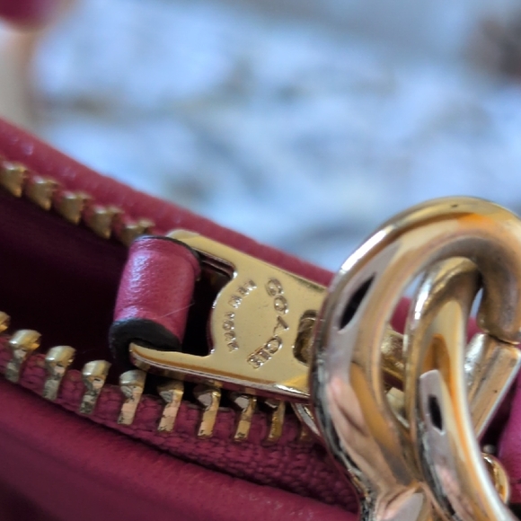 Coach Vintage  Fuchsia Pleated Leather Shoulder/Crossbody - Picture 10 of 15